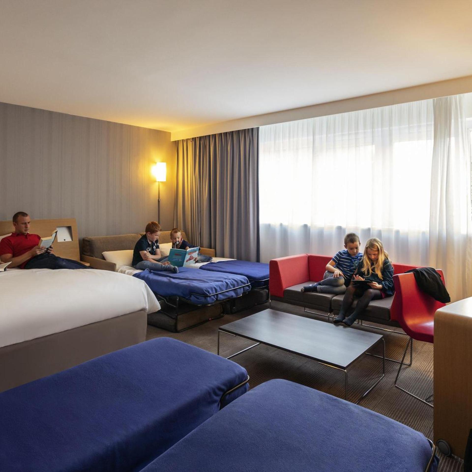 جناح بسرير مزدوج مع أريكة، Novotel Roissy Saint-Witz 7/10