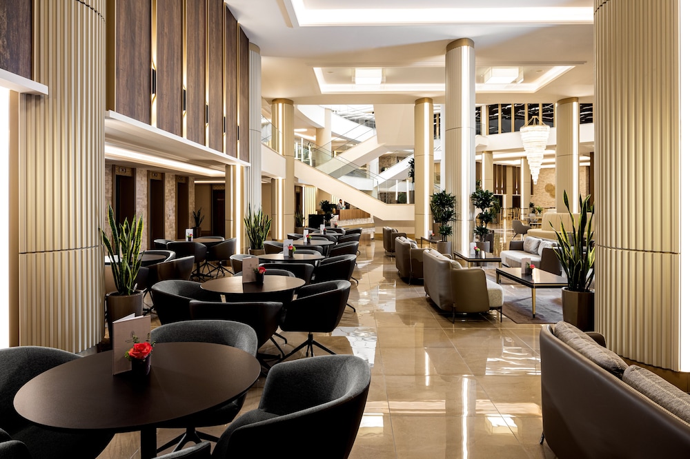 Kings' Valley Medical & Spa 38/50