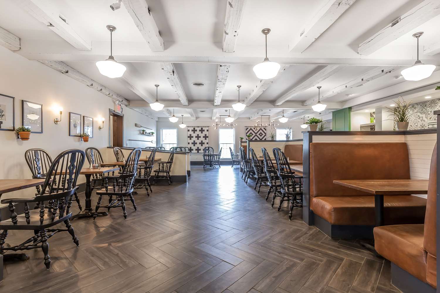Aurora Inn Hotel And Event Center 37/45