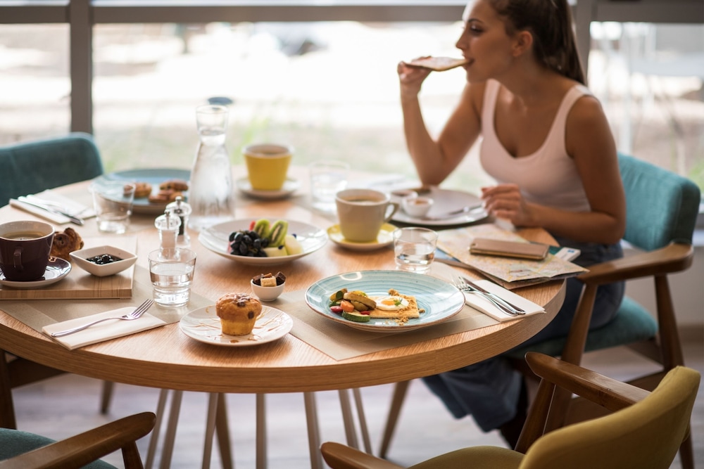 Ibis Styles Athens Routes 33/49