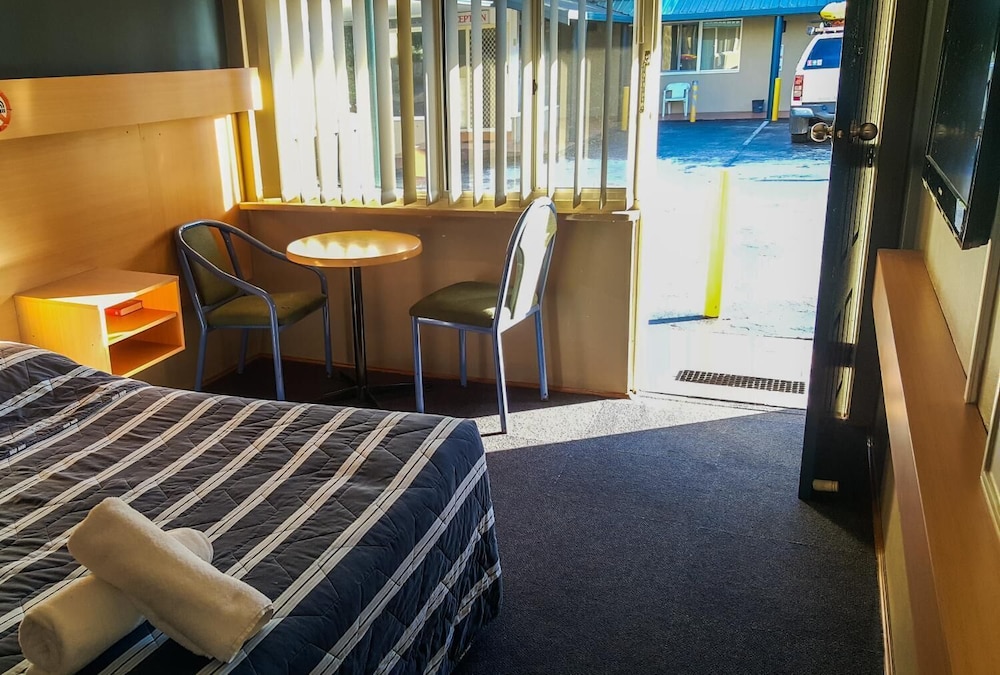 WINDSOR MOTEL 8/16