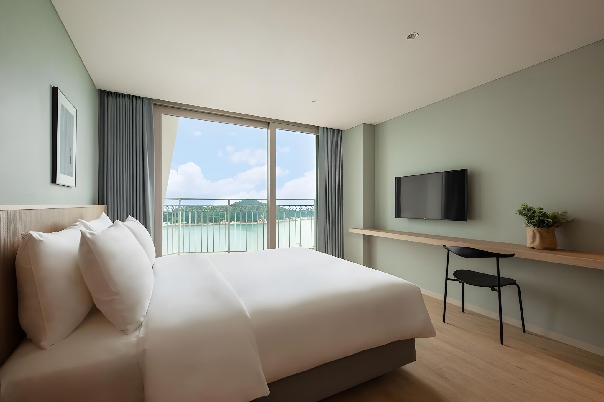 URBAN, DOUBLE BED