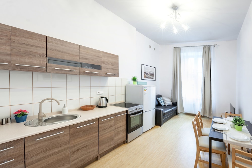 FriendHouse Apartments 8/50