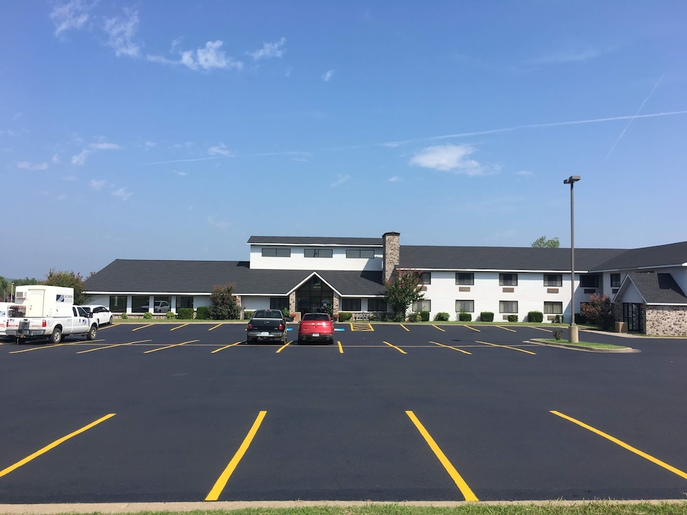 Regency Inn And Suites 39/51
