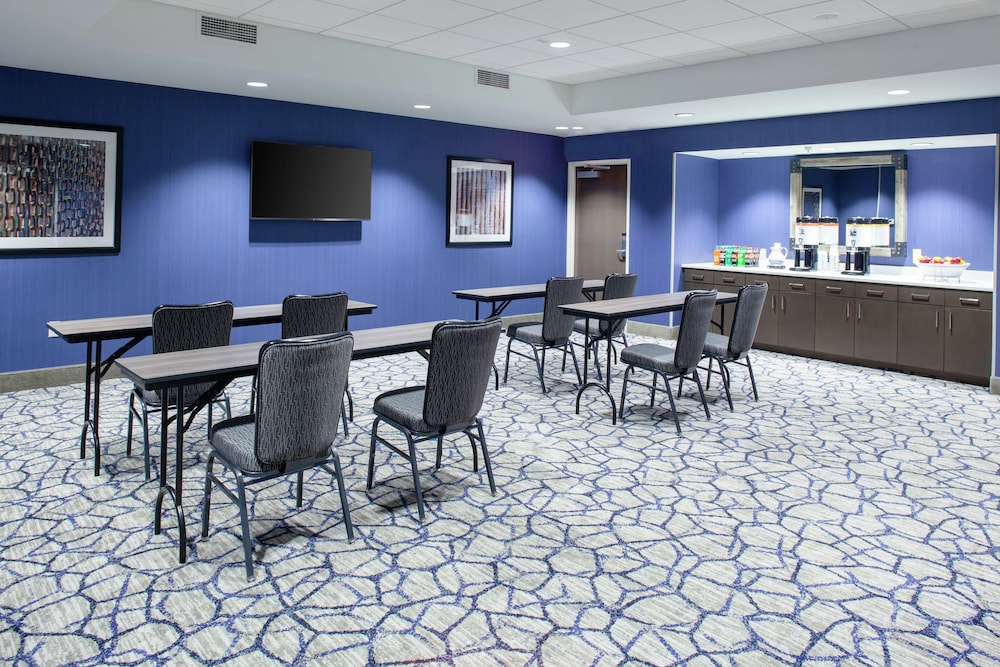Hampton Inn Suites Overland Park South Ks 42/44