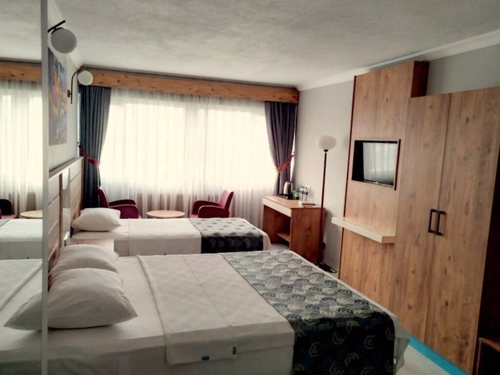 Anibal Hotel 12/38