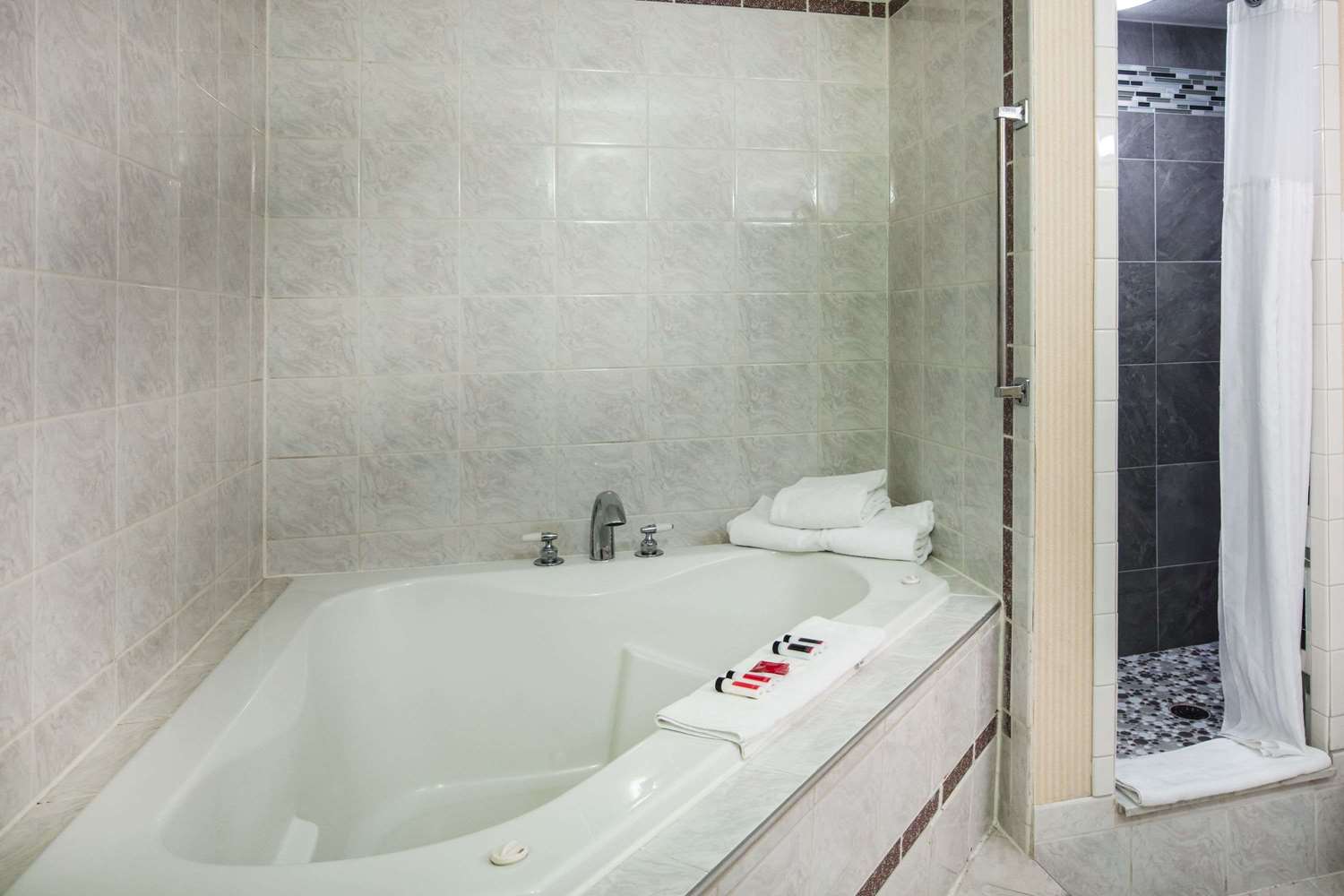 Ramada by Wyndham Ligonier 42/42