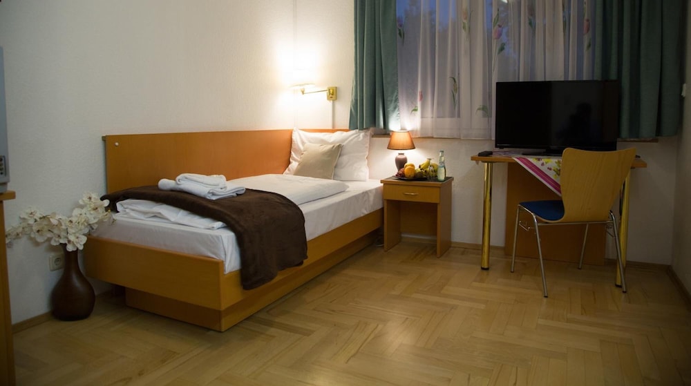 Garni Hotel Rodelheimer Hof 3/23