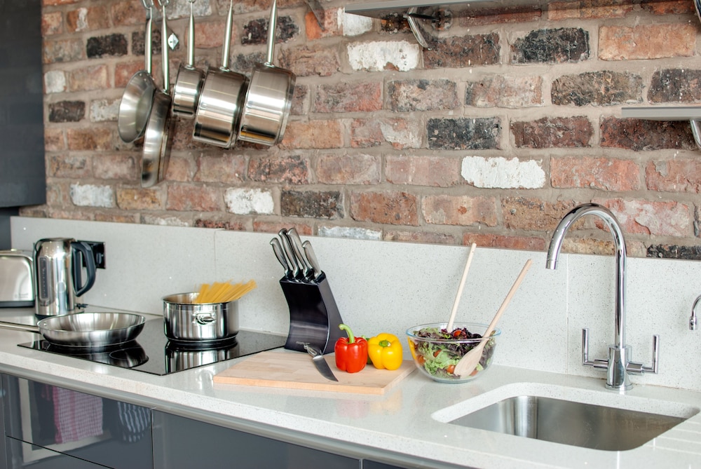 Base Serviced Apartments - Sir Thomas Street 47/57