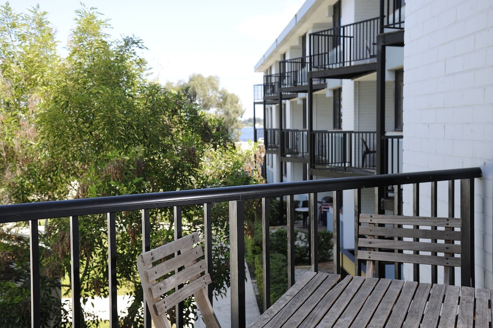Lodestar Waterside Apartments 10/44