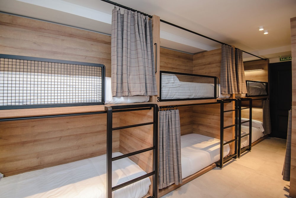 MIXED DORM, 8 BEDS