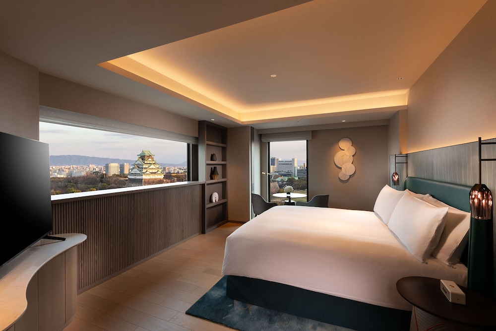 PREMIUM, SUITE, KING BED, CASTLE VIEW