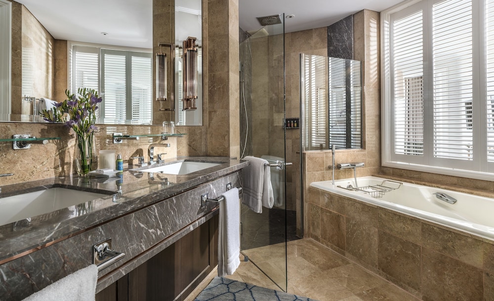 Four Seasons Hotel Singapore 25/72