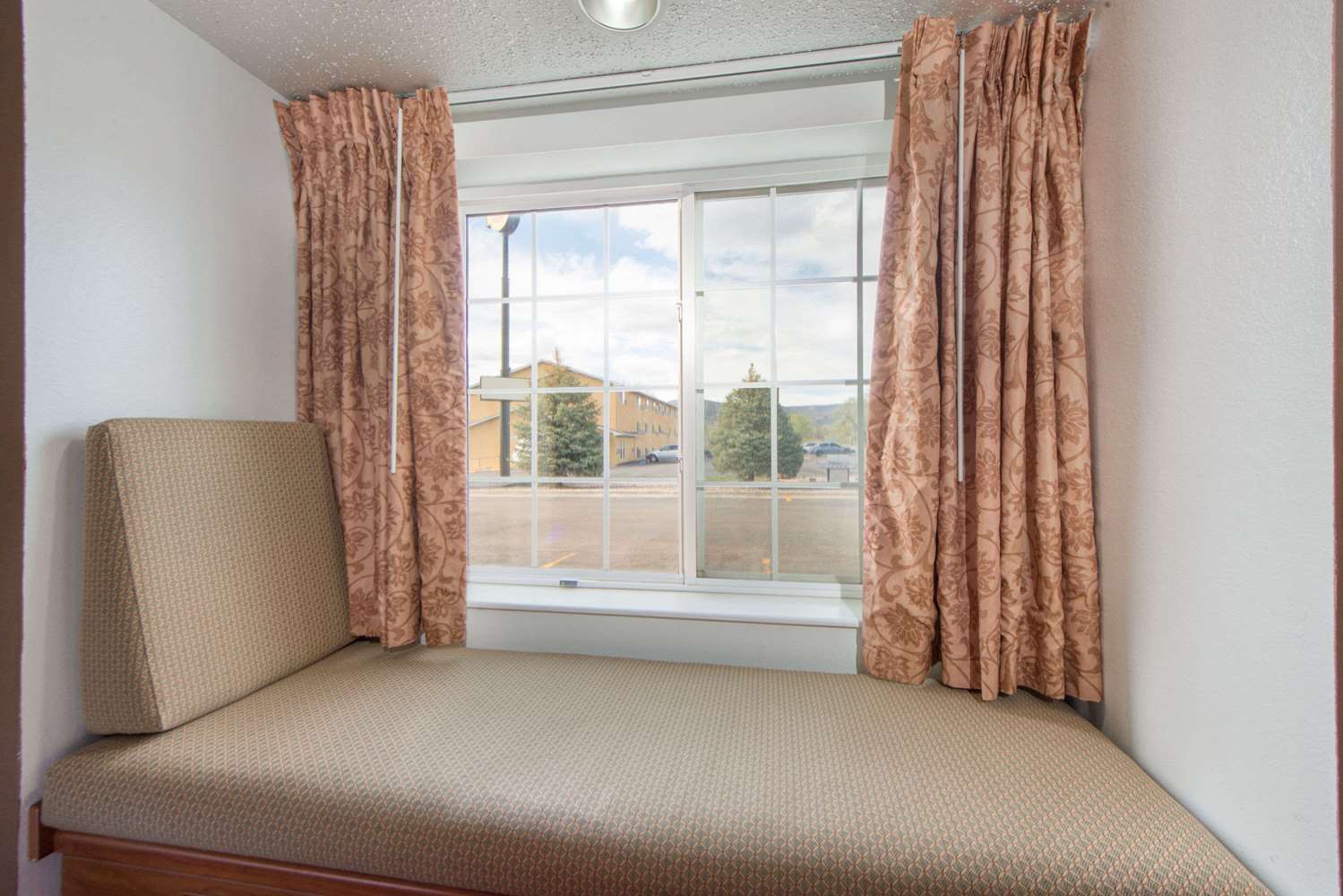 Microtel Inn & Suites by Wyndham Raton 7/21