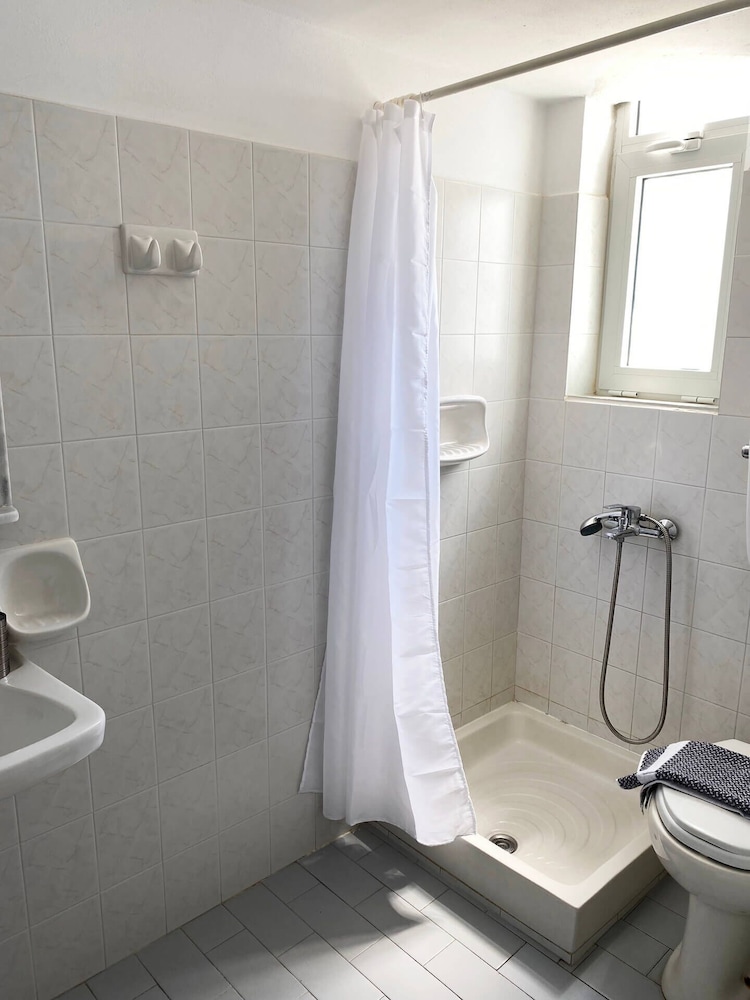Agnadi Syros Studios & Rooms 46/50