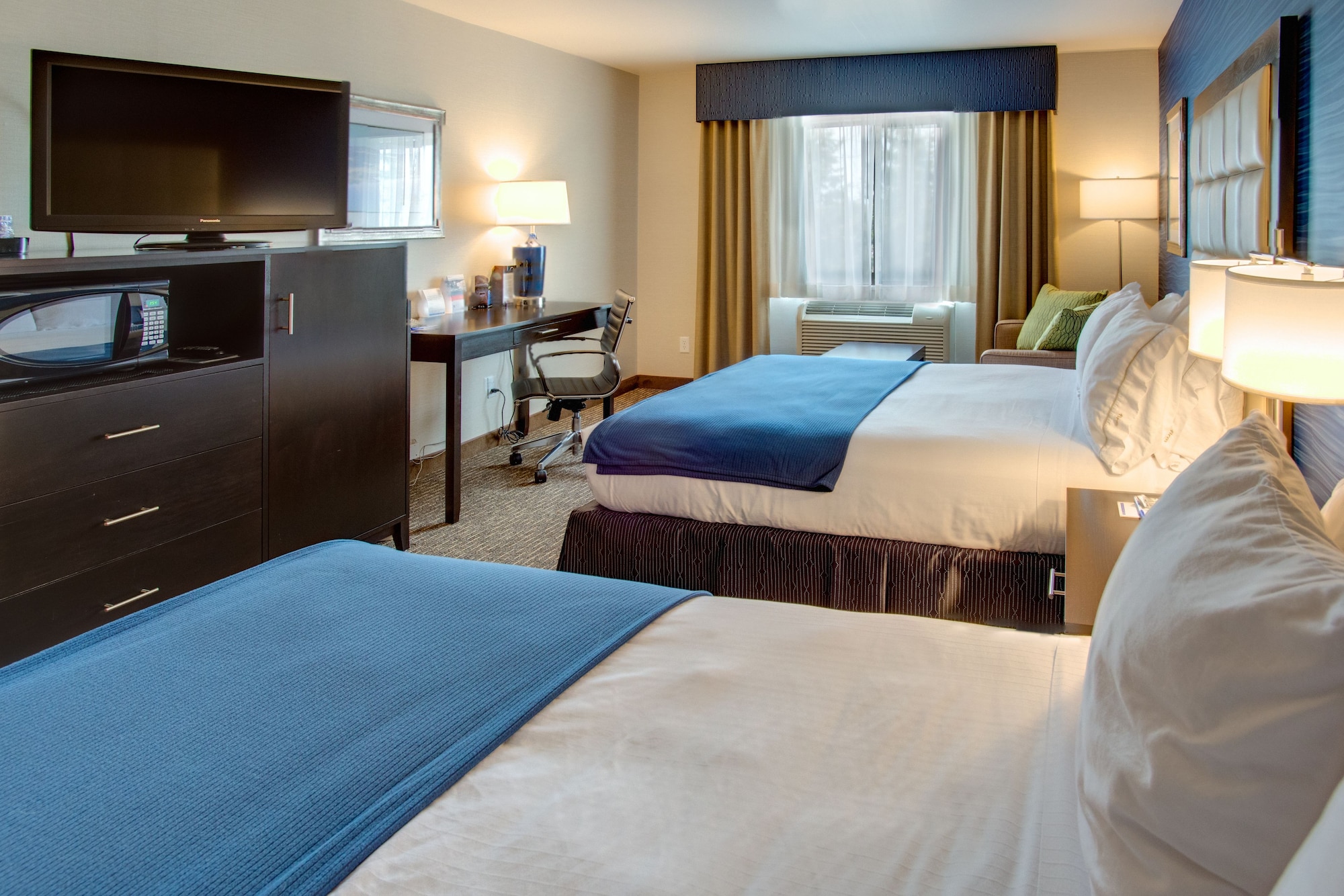 Standard, 2 Queen Beds, Extra Floor Space