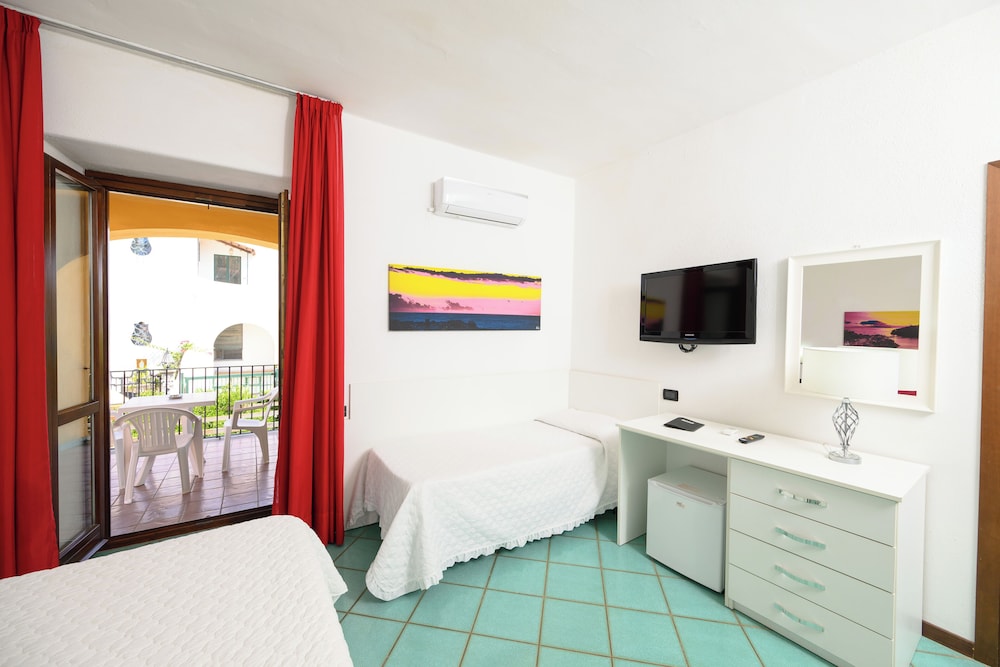 ROOM, TRIPLE