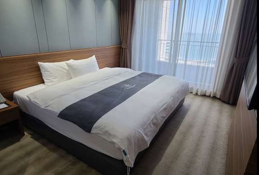 Western Grace Hotel 15/60