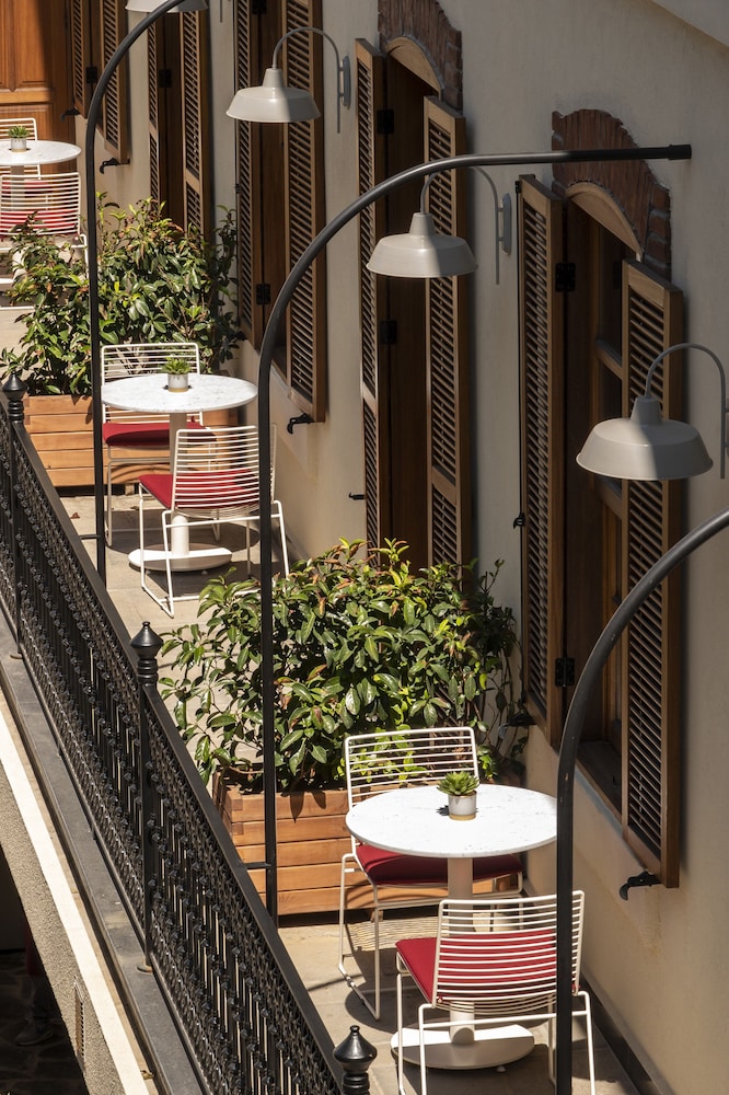 Ecole St. Pierre Hotel 45/50