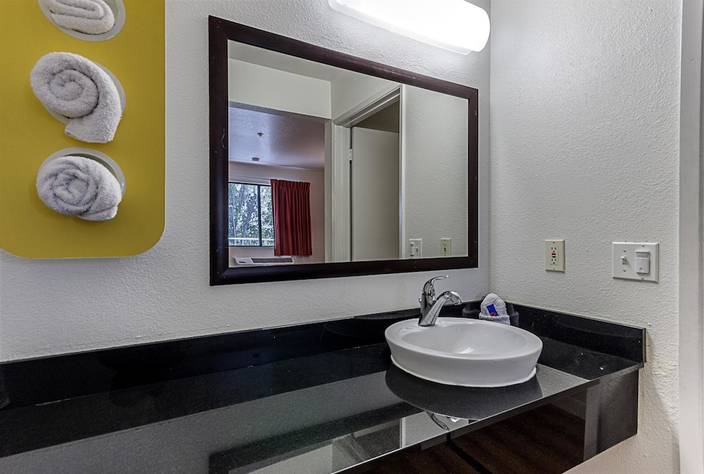 Motel6 Fresno, CA 22/51