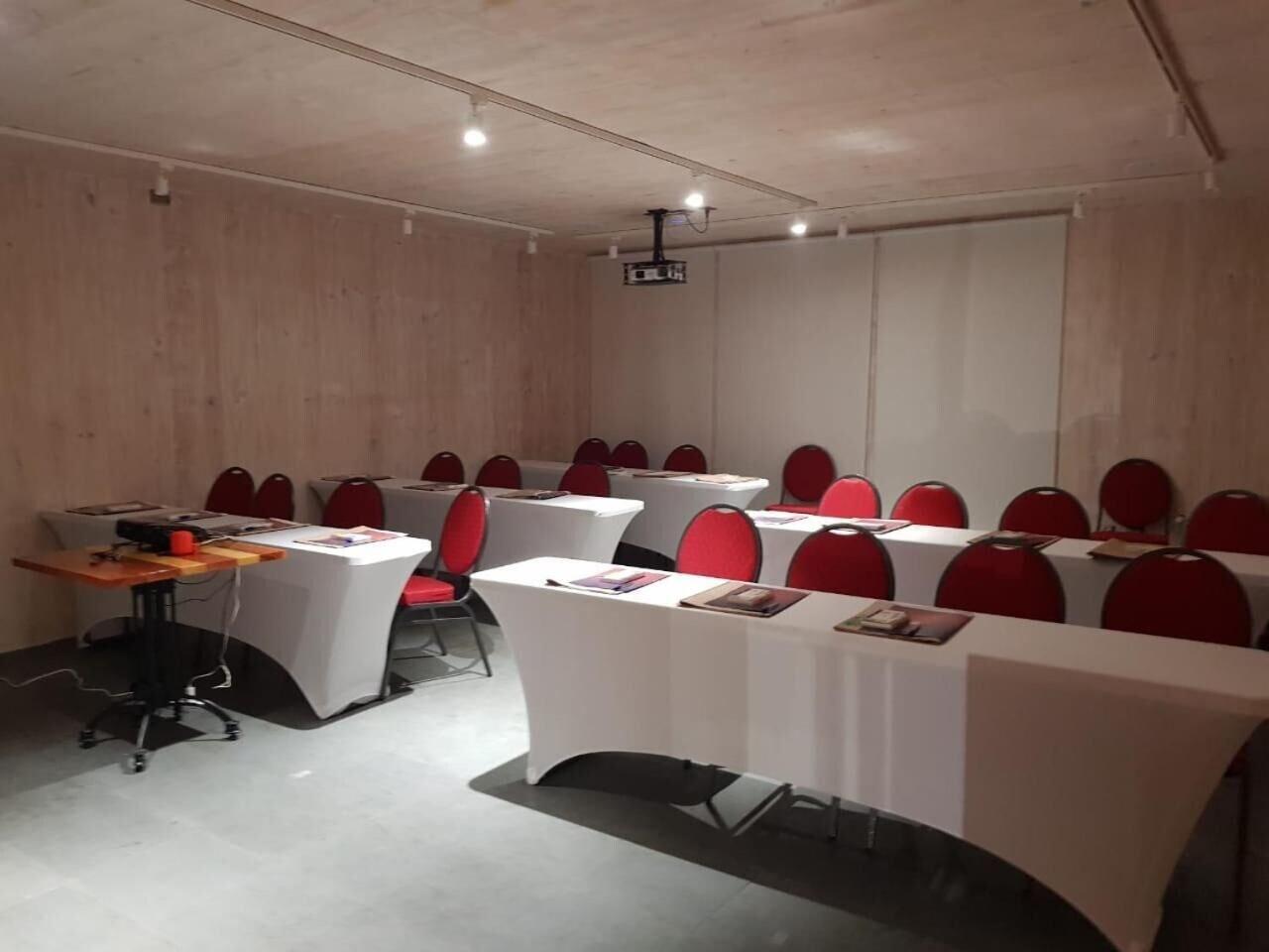 Hotel & Cafe Veliche 38/50
