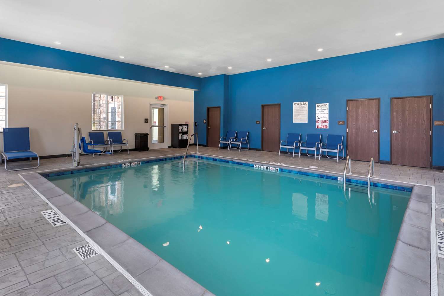 Comfort Inn & Suites Euless DFW West 36/45