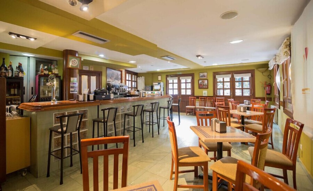 Gran Hotel Cela 48/64