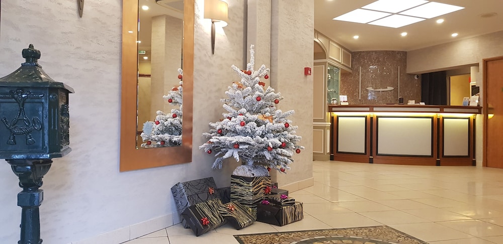 Hotel Champerret Elysees 10/70