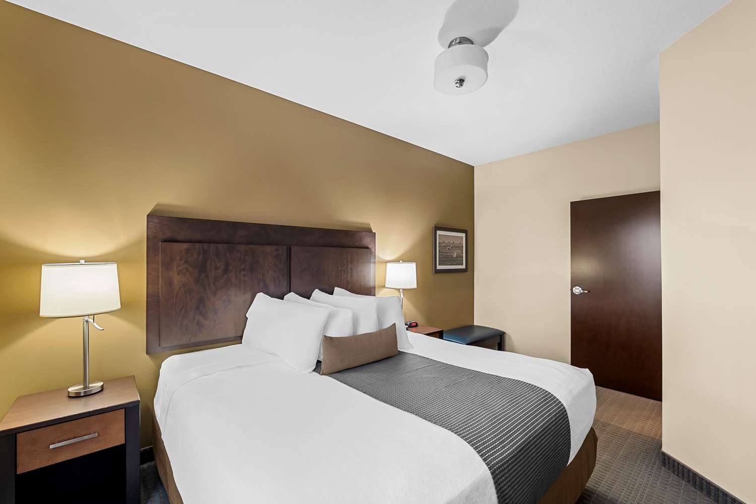 Best Western Plus Lacombe Inn and Suites 6/12