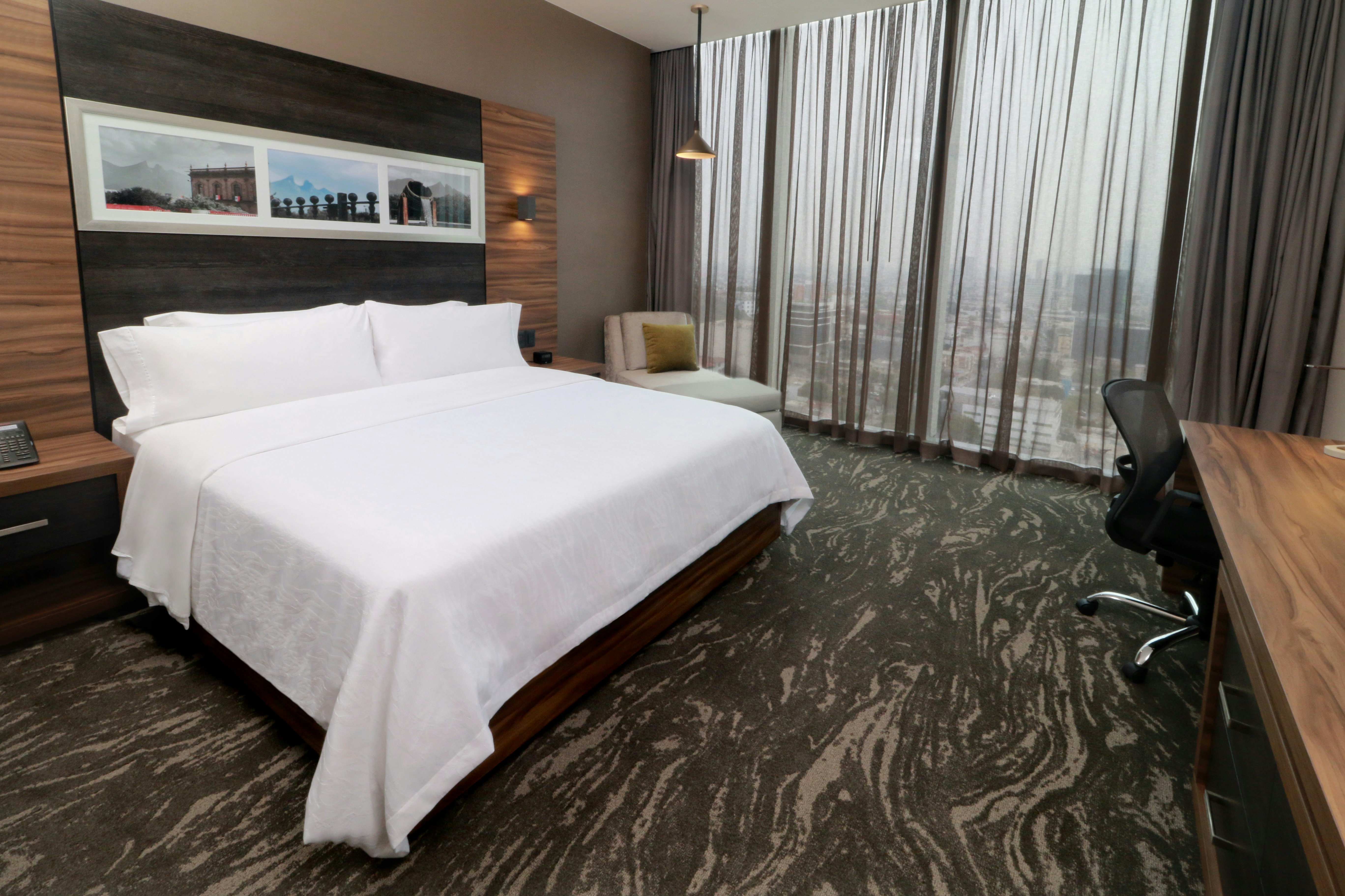ROOM, QUEEN BED