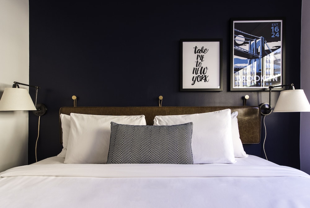 Hotel 373 32/47
