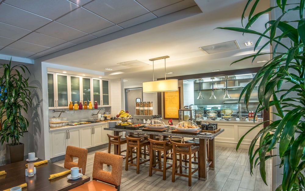 Hilton Garden Inn Reagan National Airport 48/72