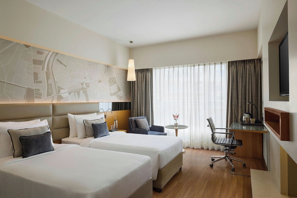 ROOM, TWIN BEDS, CITY VIEW, SMOKING