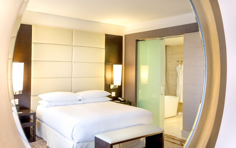 Hilton Panama 26/90