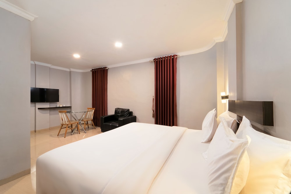 DELUXE, KING BED