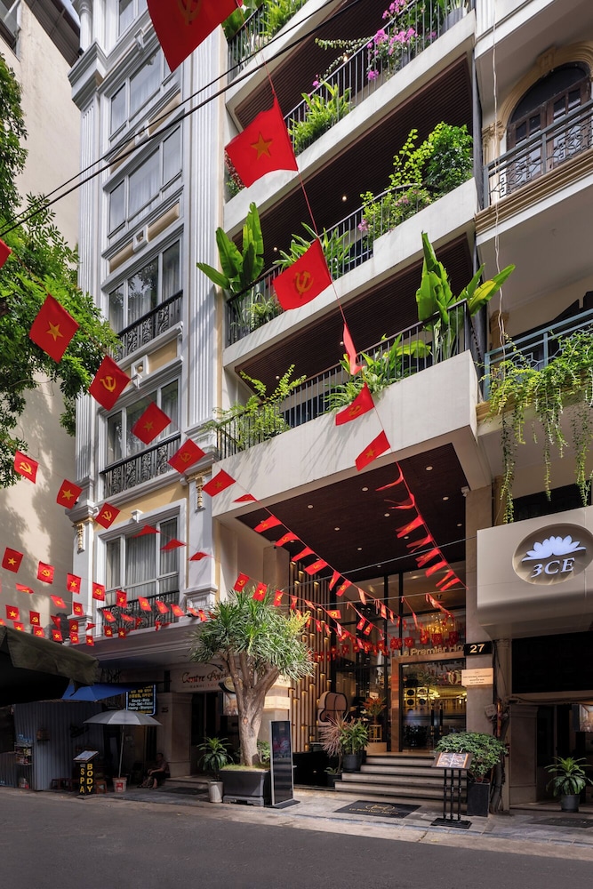 Le Premier Hotel & Rooftop Bar 4/50