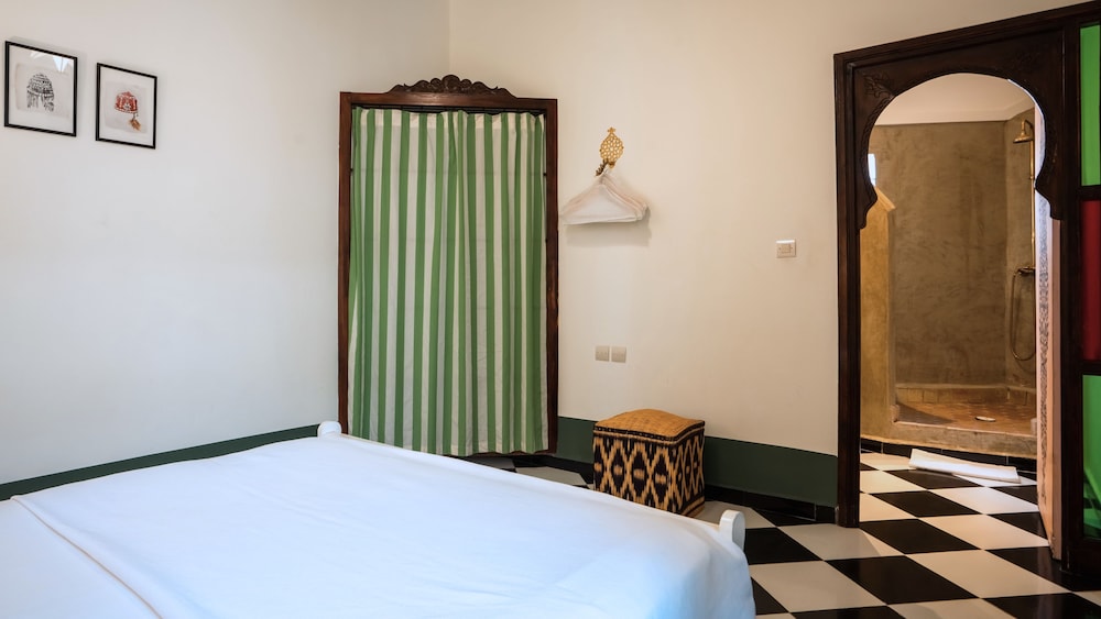 Riad Yakimour 17/48