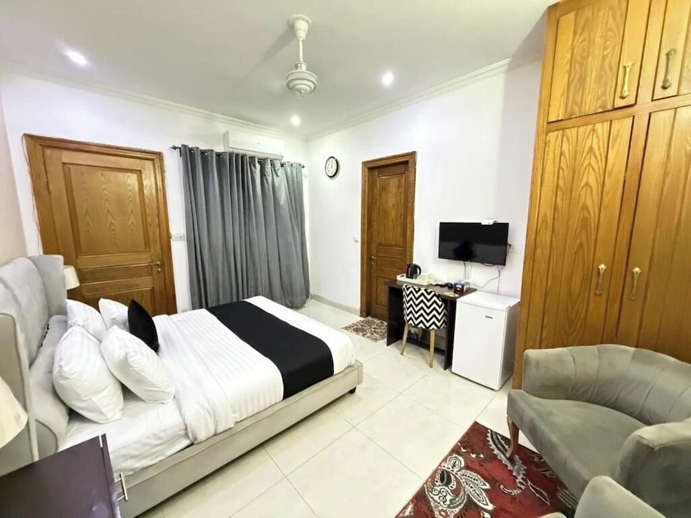 Rhodium Elite Hotel 38/56
