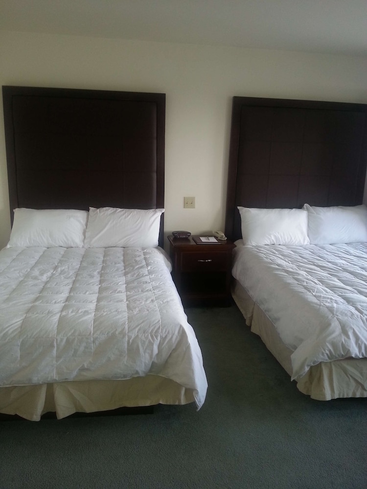 Harlan Inn and Suites By OYO Harlan 10/56
