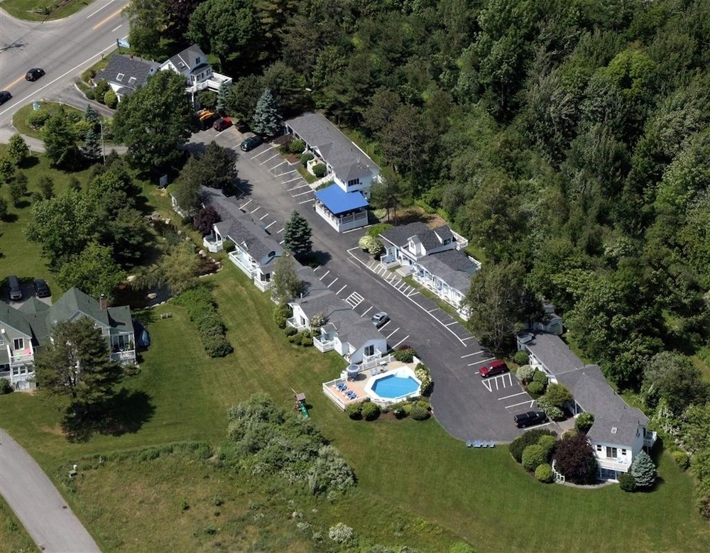 Glen Cove Inn and Suites 37/50