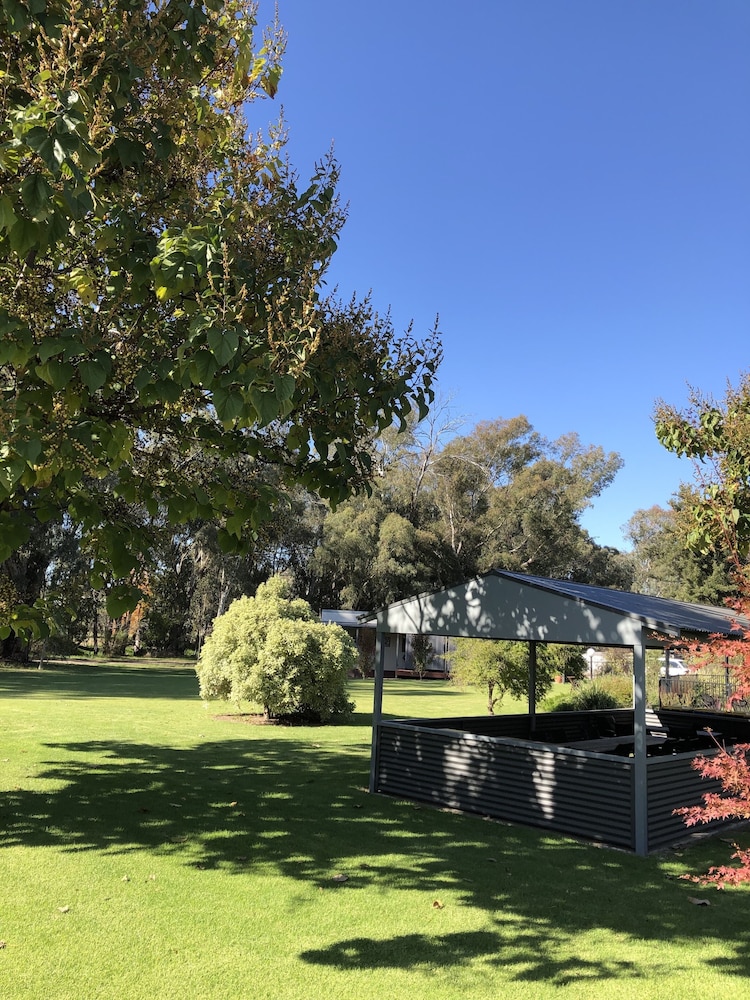 Greenways Holiday Units 14/22