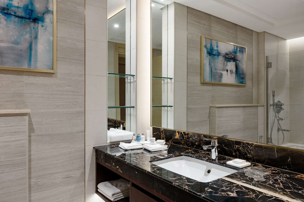 The Diplomat Radisson BLU Hotel, Residence and Spa 45/46