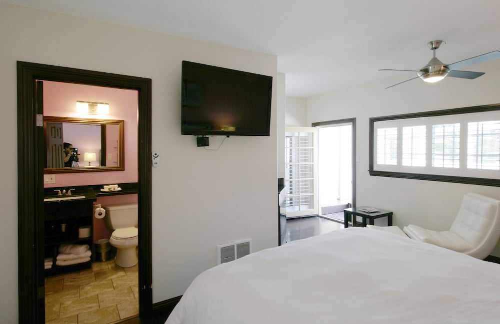 Malibu Country Inn 10/50