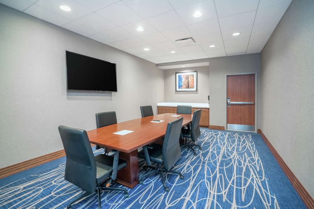 Hampton Inn & Suites Newburgh Stewart Airport 38/39