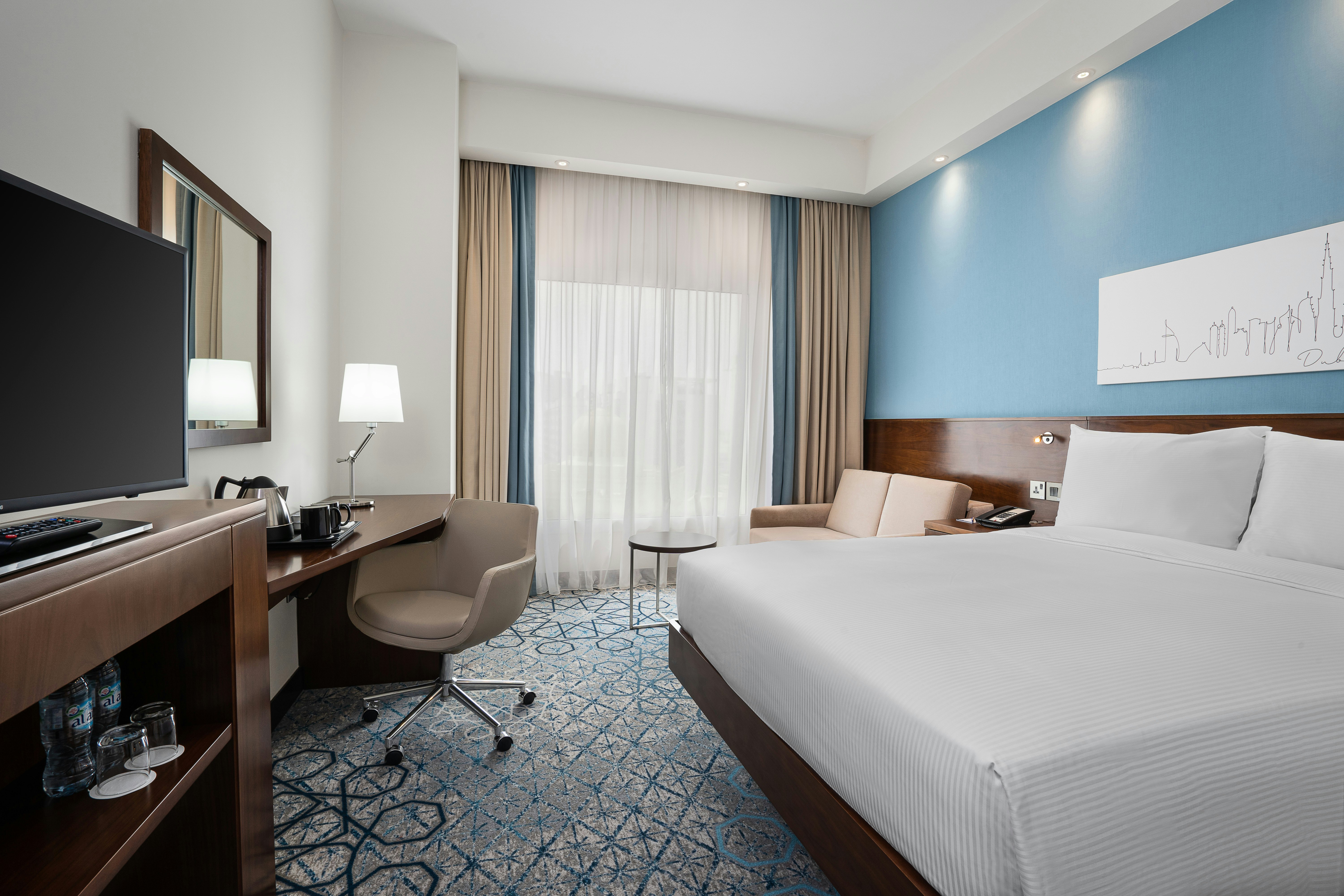 ROOM, QUEEN BED, SOFA