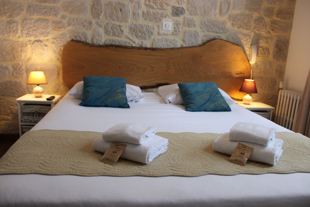 Hotel des Grottes 9/45