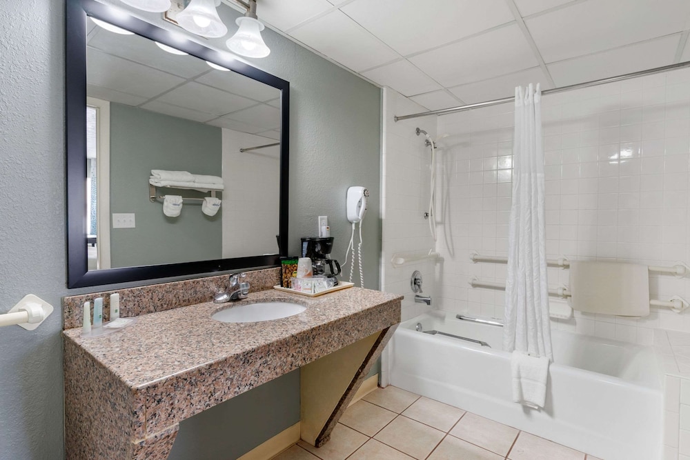 Quality Inn Bradenton North I-75 18/39
