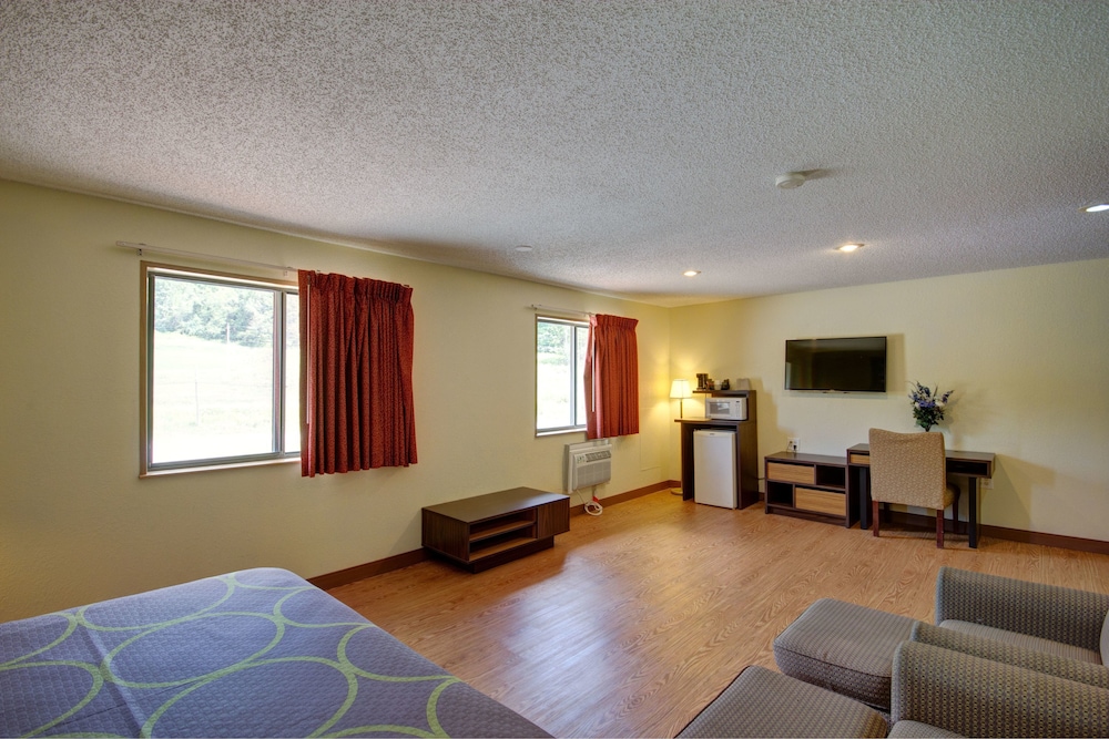 Super 8 by Wyndham Zanesville. 24/40