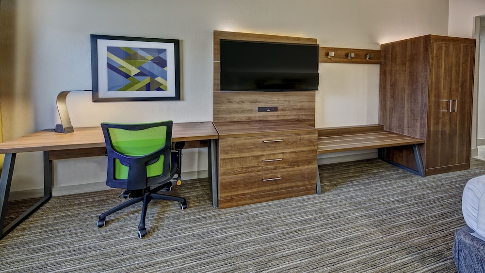 Holiday Inn Express Hotel And Suites Crossville 28/35