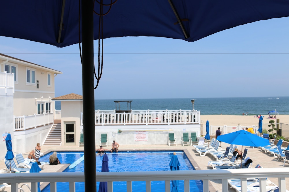 The White Sands Oceanfront Resort & Spa 35/70